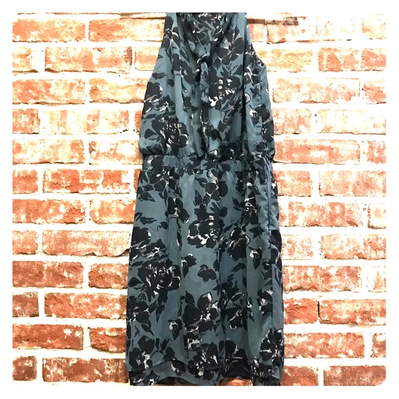 Beautiful dress 👗 - Picture 1 of 4